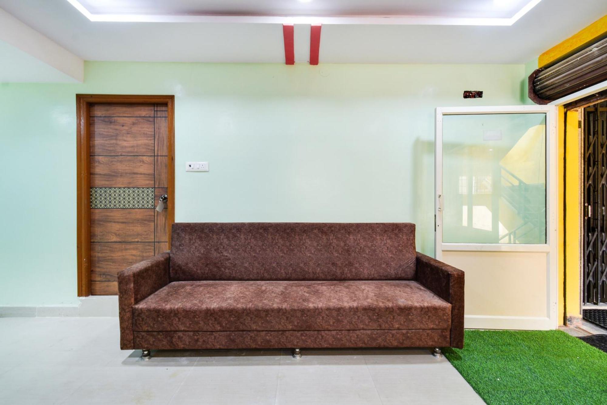 Hotel O Lucky Grand Hyderabad Esterno foto