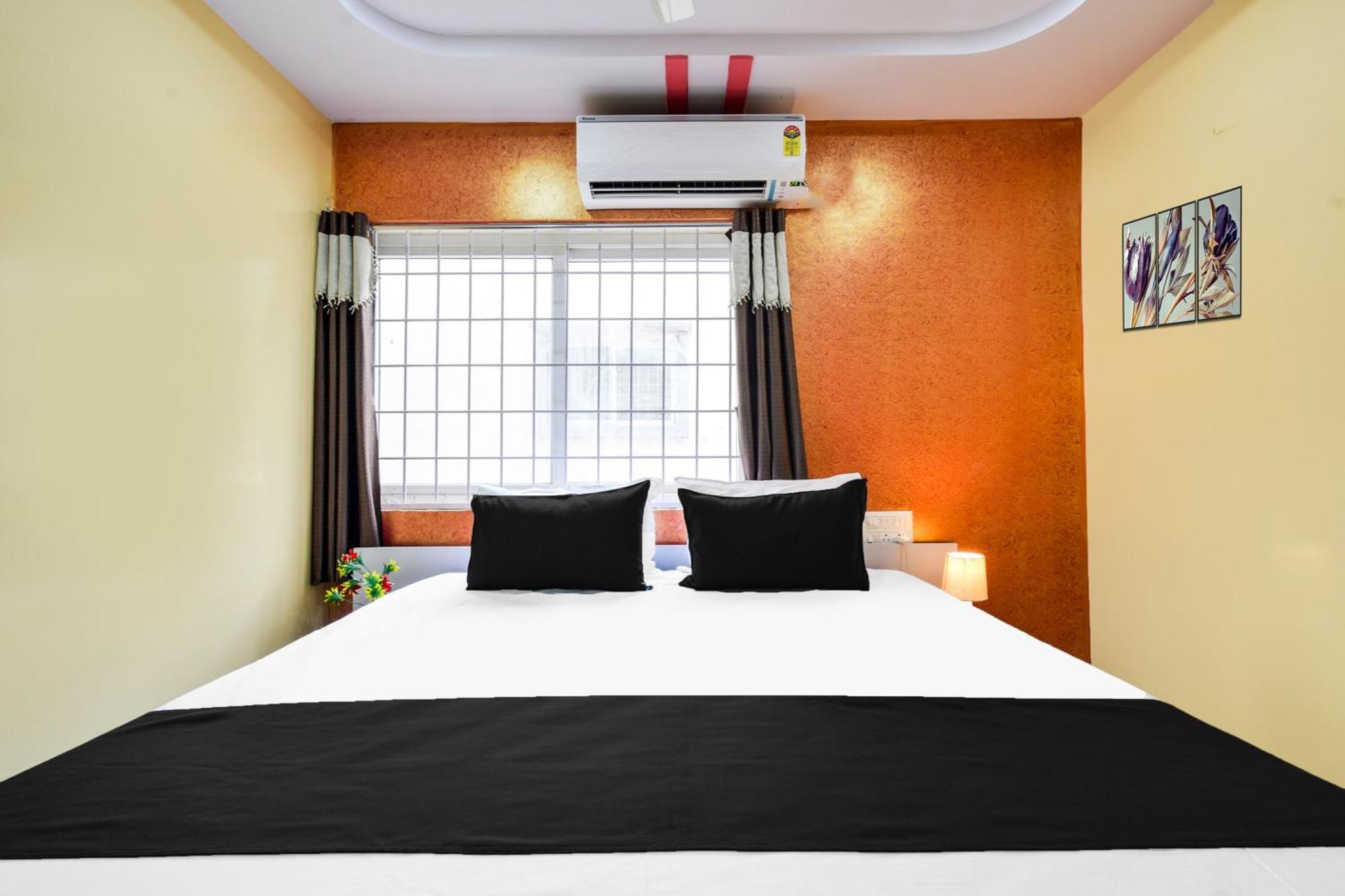 Hotel O Lucky Grand Hyderabad Esterno foto