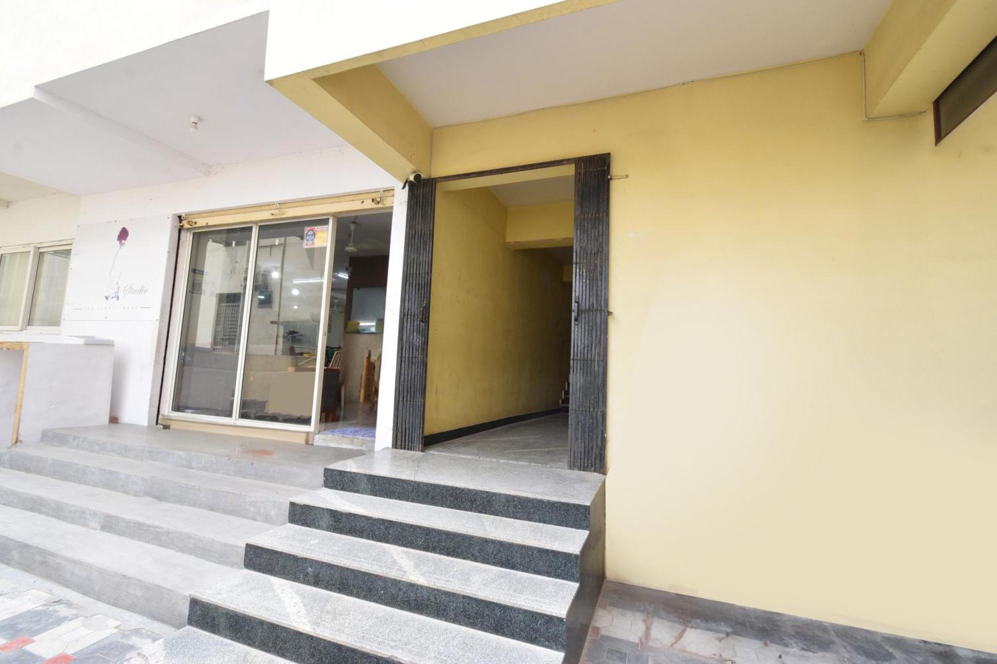 Hotel O Lucky Grand Hyderabad Esterno foto