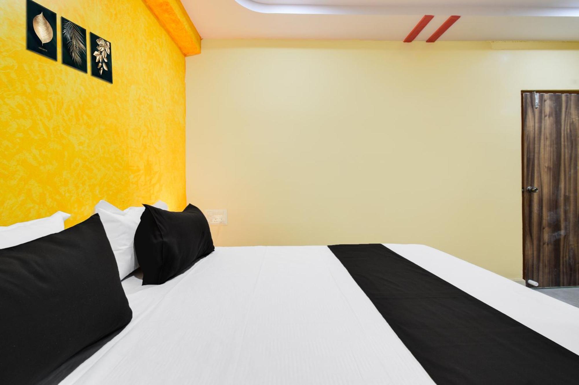 Hotel O Lucky Grand Hyderabad Esterno foto
